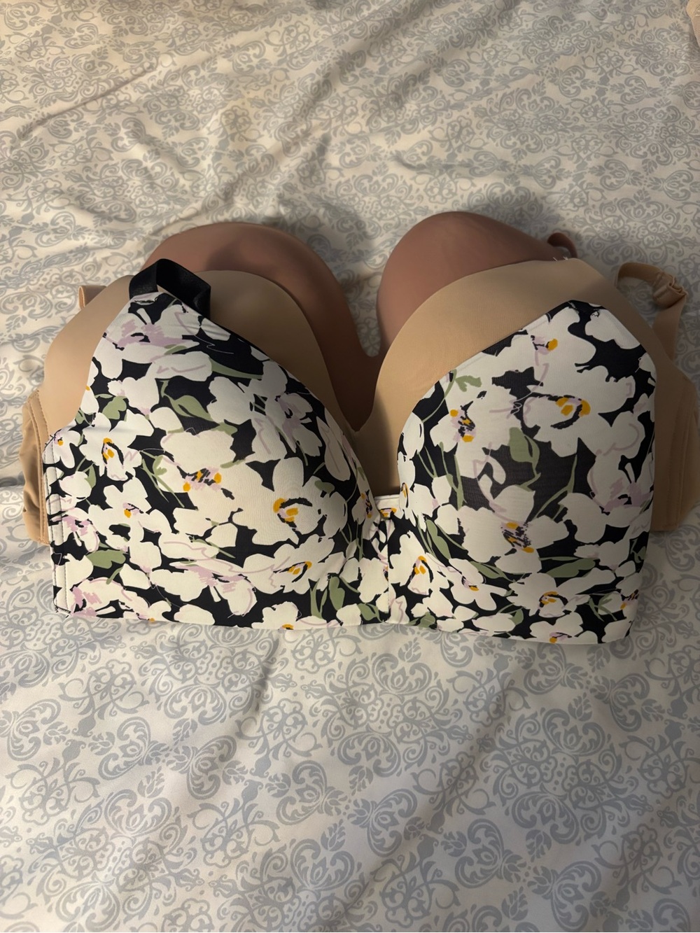 Auden nursing Bra bundle in Black, White, Pink, Yellow 36 DDD